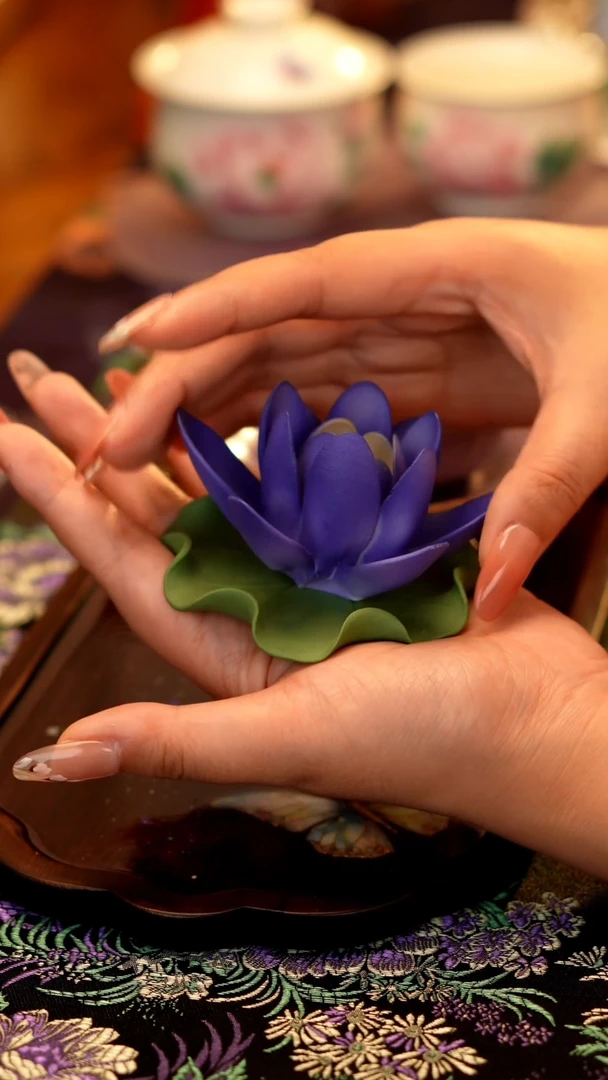 蓝莲花香插···········