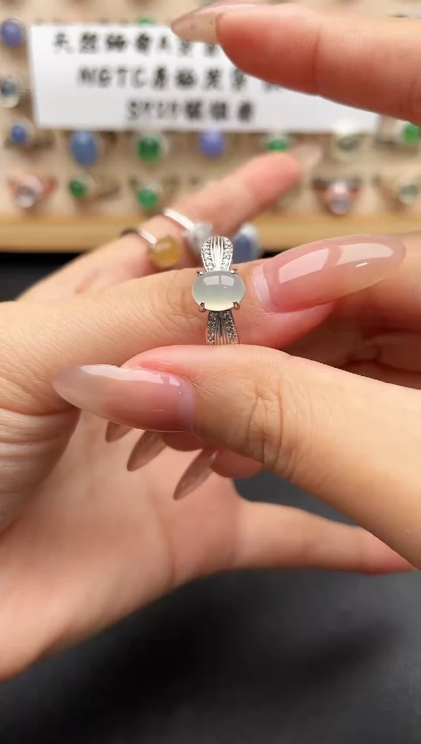 银S925镶嵌戒指翡翠一物一证一礼盒