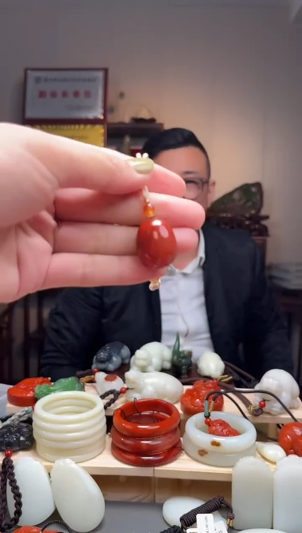 颈饰未镶嵌南红玛瑙吊坠1