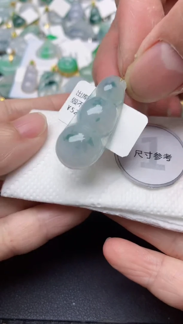 颈饰18K金镶嵌翡翠天然翡翠A货