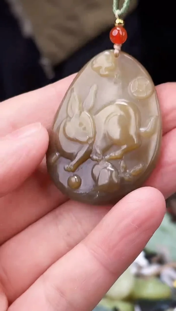 颈饰未镶嵌和田玉1