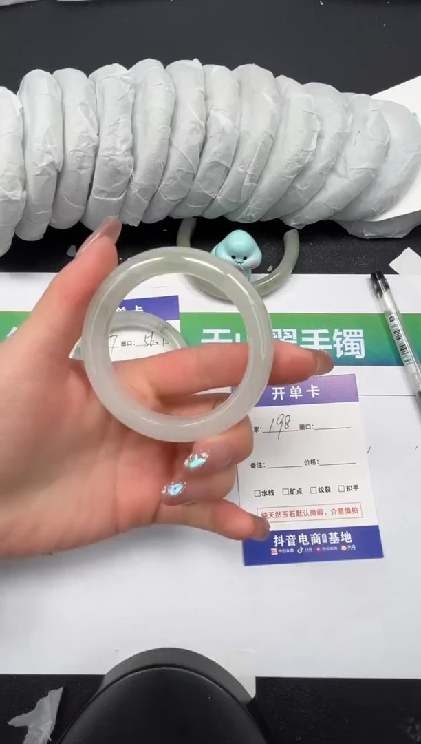 【闪购商品】石英质玉手镯未镶嵌198-52