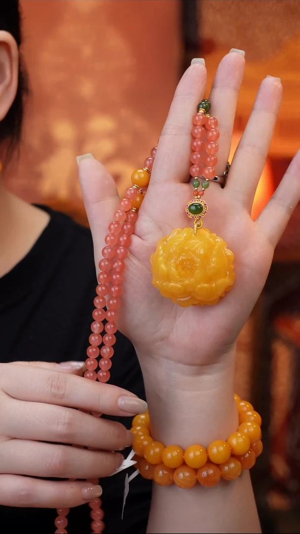 琥珀吊坠(赠链)未镶嵌天然琥珀蜜蜡牡丹花吊坠