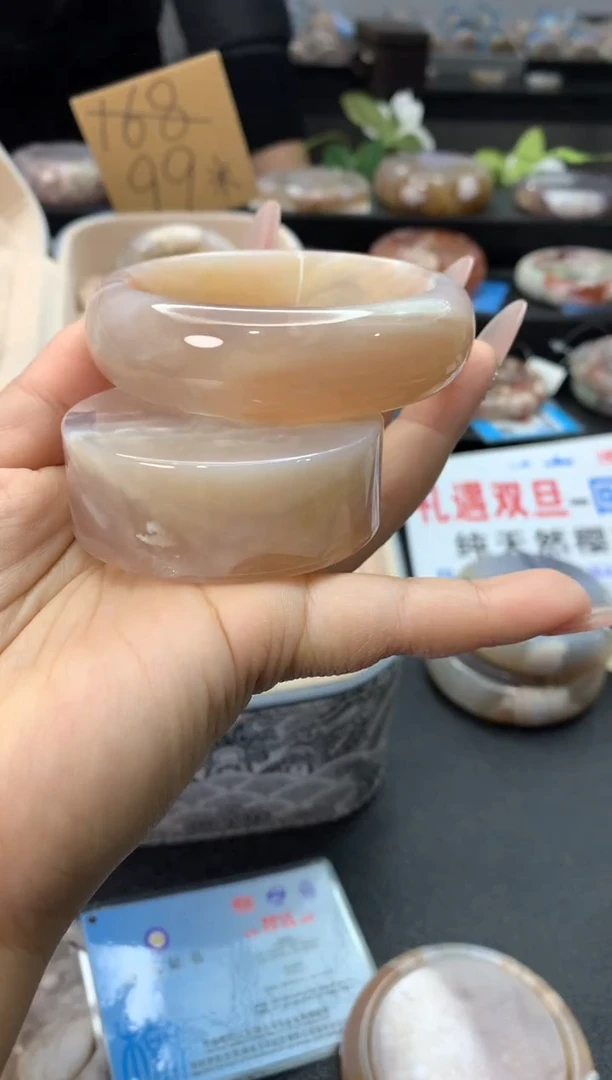 未镶嵌手镯石英质玉（57-58圈口）赠送镯心 无证书