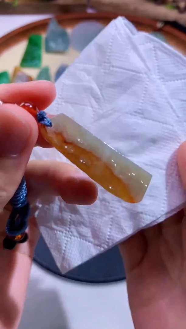 颈饰未镶嵌翡翠