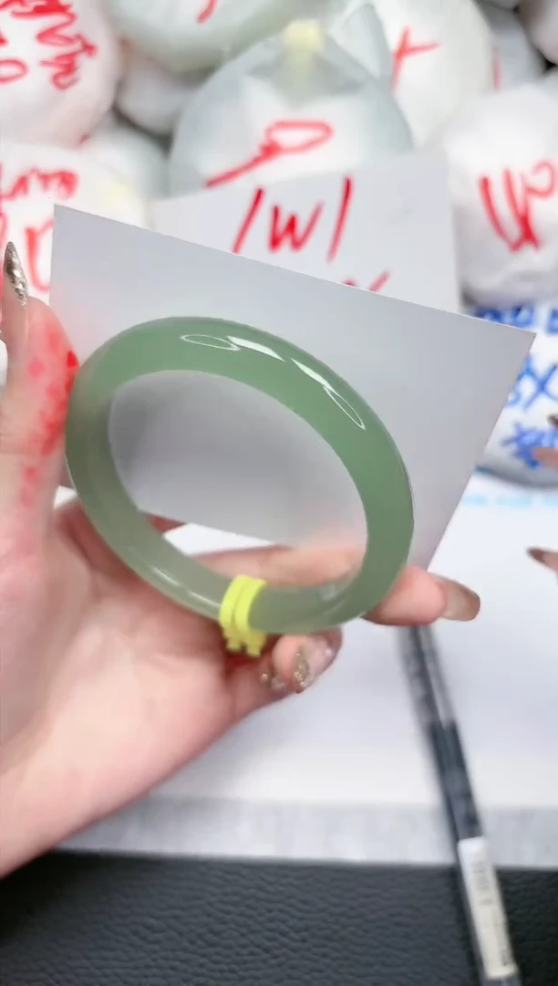 【闪购商品】石英质玉手镯未镶嵌140-58.9