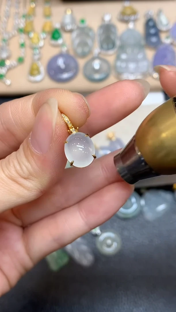 颈饰18K金镶嵌翡翠蛋面【无服务费