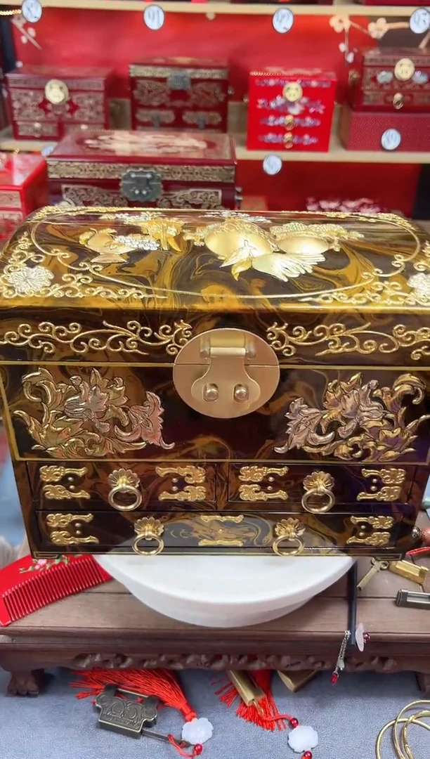 ?****?30厘米四层三抽传统漂漆沥粉堆鼓铜扣平安富贵