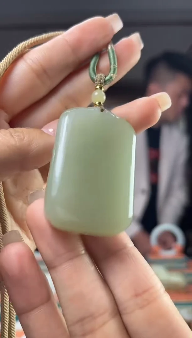 颈饰未镶嵌和田玉佩佩