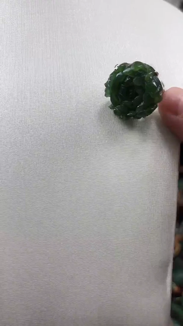 颈饰未镶嵌和田玉戒指