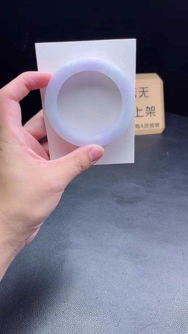 未镶嵌手镯定制翡翠卡**丽定制