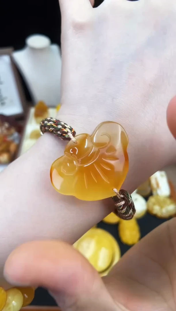 琥珀未镶嵌珠宝奇石柒月