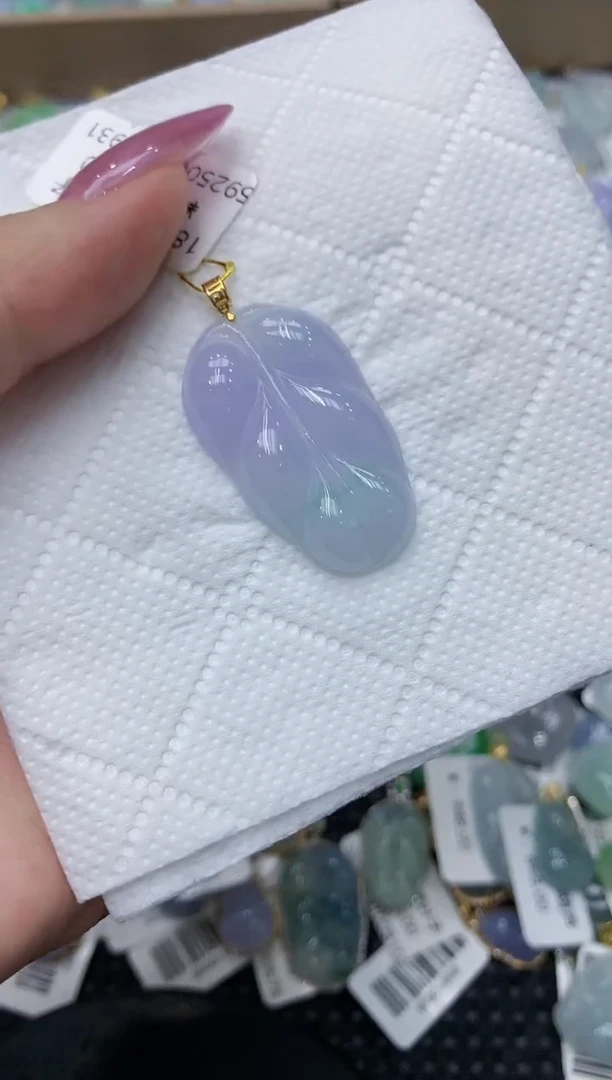 翡翠18K金镶嵌颈饰111111111