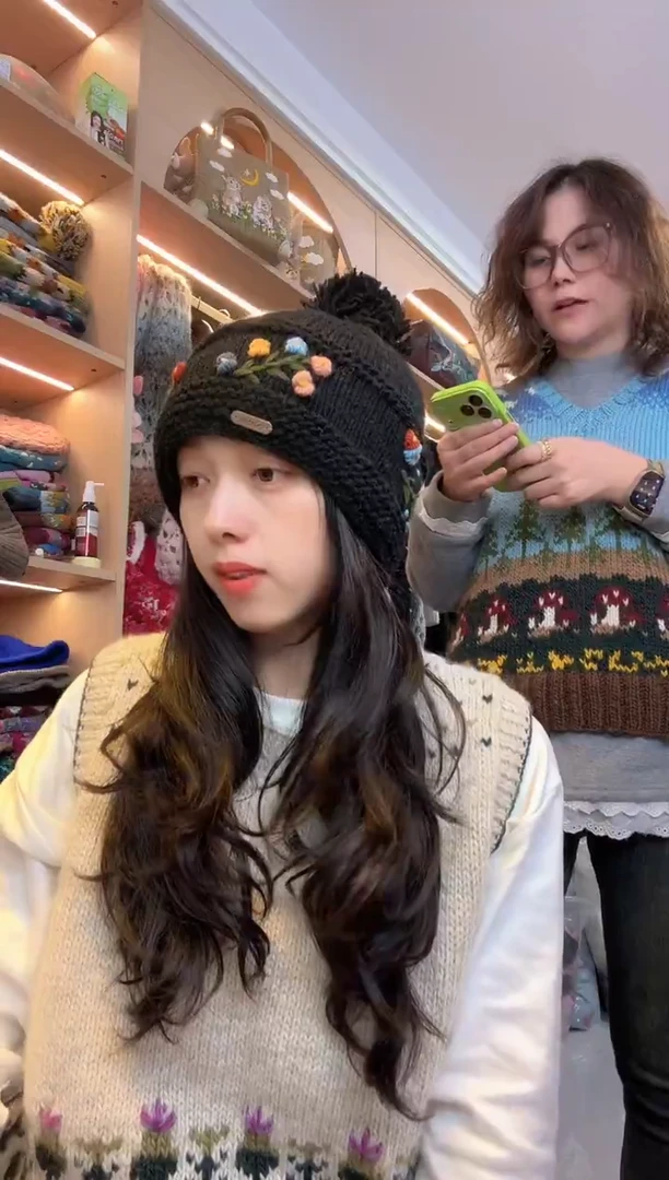 棉百羊毛黑色刺绣单球帽