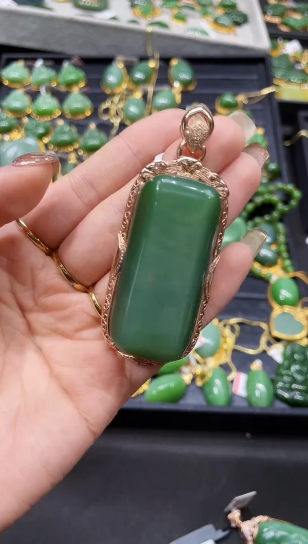 【闪购商品】和田玉吊坠18K金镶嵌多样性发一