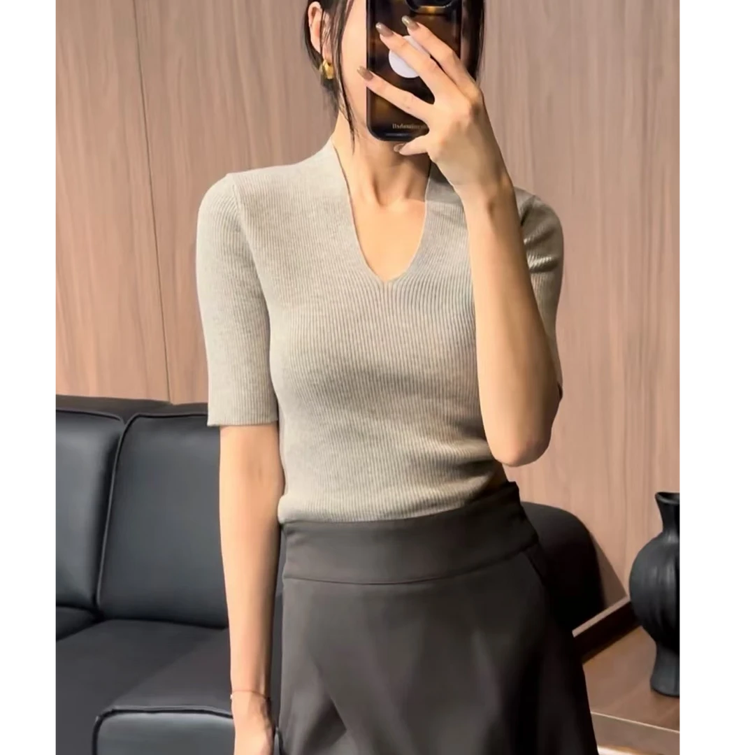 【100-200】秋冬款针织上衣显瘦V领气质修身百搭时尚