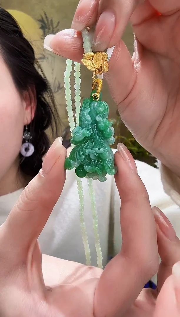 颈饰未镶嵌翡翠吊坠