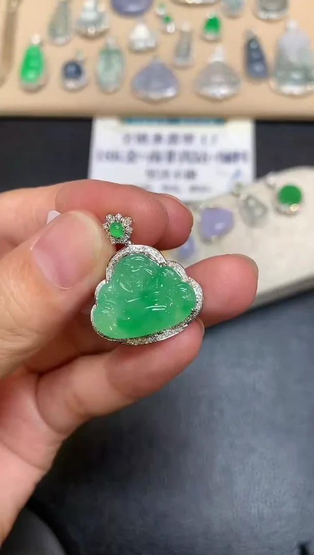 颈饰18K金镶嵌翡翠葫芦【无服务费【48小时鉴赏期】