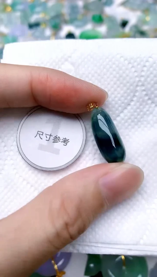 颈饰18K金镶嵌翡翠天然A货翡翠