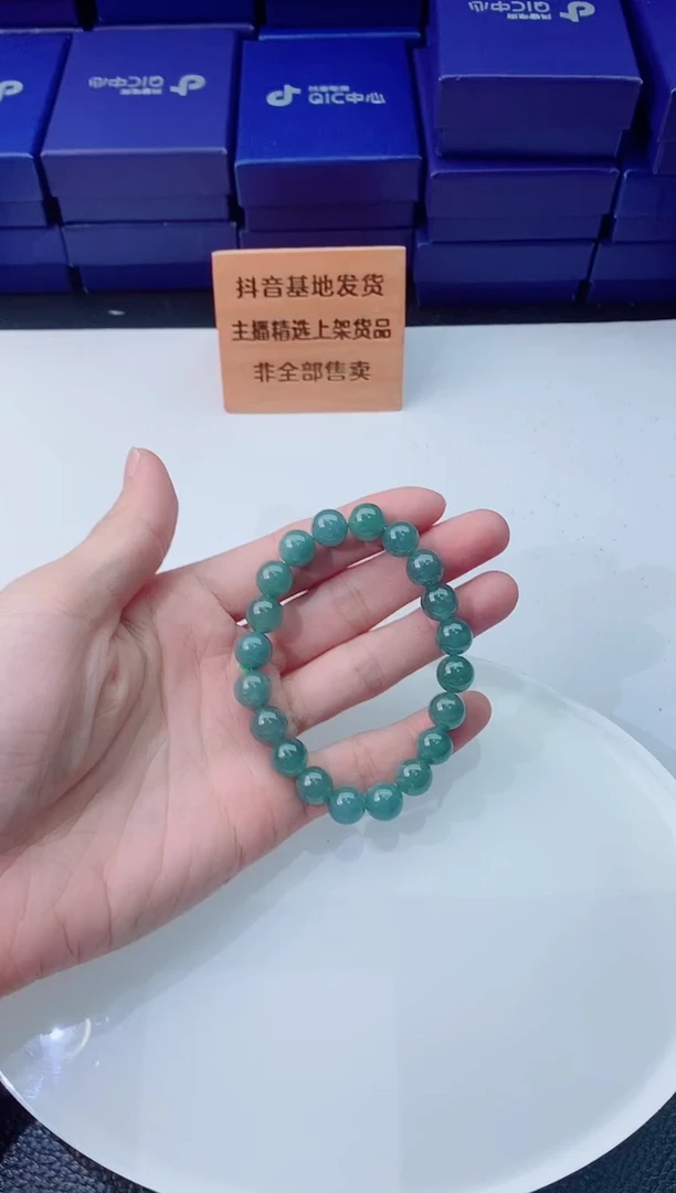 翡翠未镶嵌颈饰