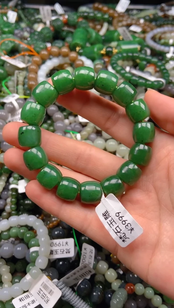 和田玉未镶嵌颈饰1