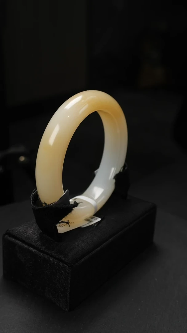 未镶嵌手镯和田玉且末料糖白手镯54.6圈