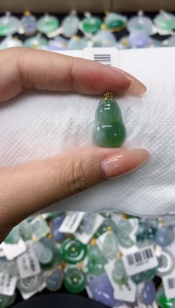 颈饰18K金镶嵌翡翠11111111111