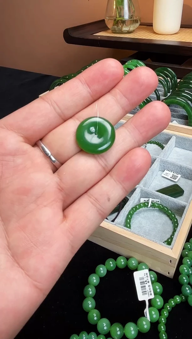 吊坠(不含链)未镶嵌和田玉碧玉阳绿 平安扣