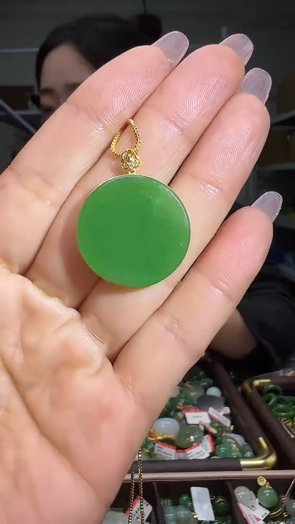 颈饰18K金镶嵌和田玉（多样性发货.发其一)12.03.09