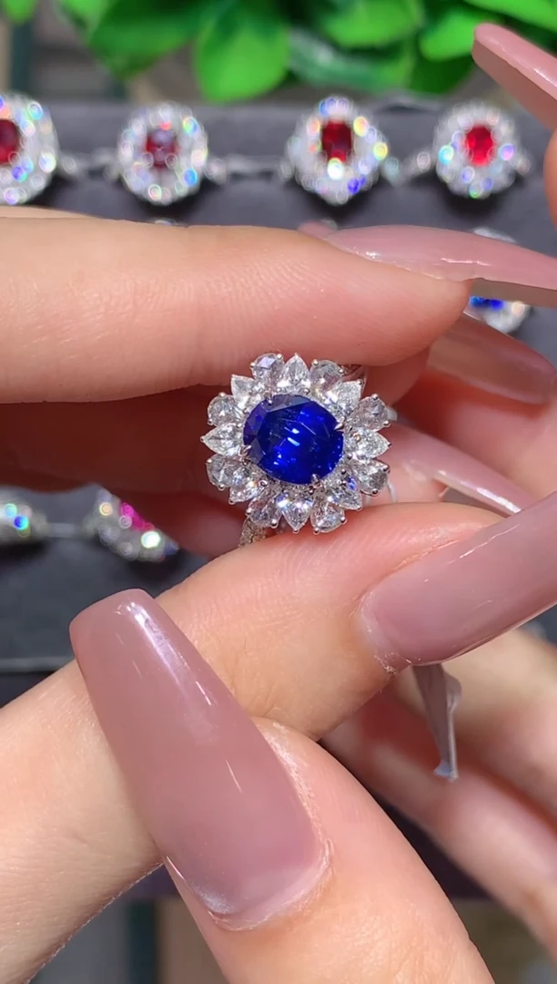 戒指蓝宝石18K金镶嵌夏***茶2.1CT