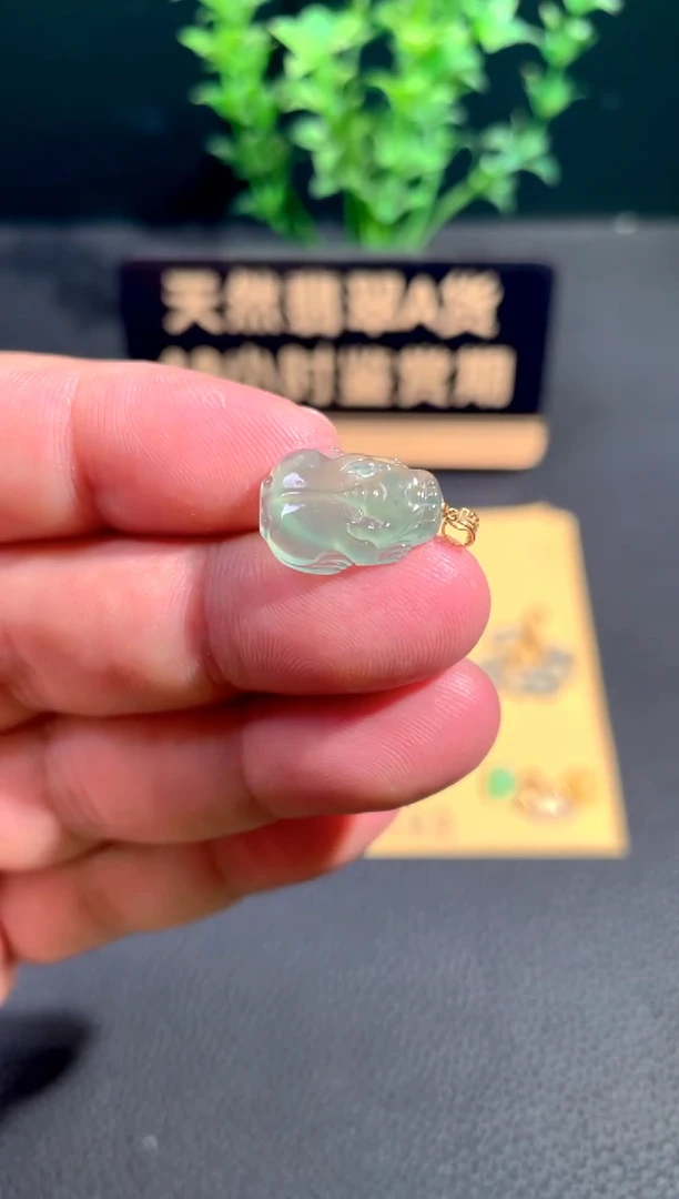 颈饰18K金镶嵌翡翠翡翠