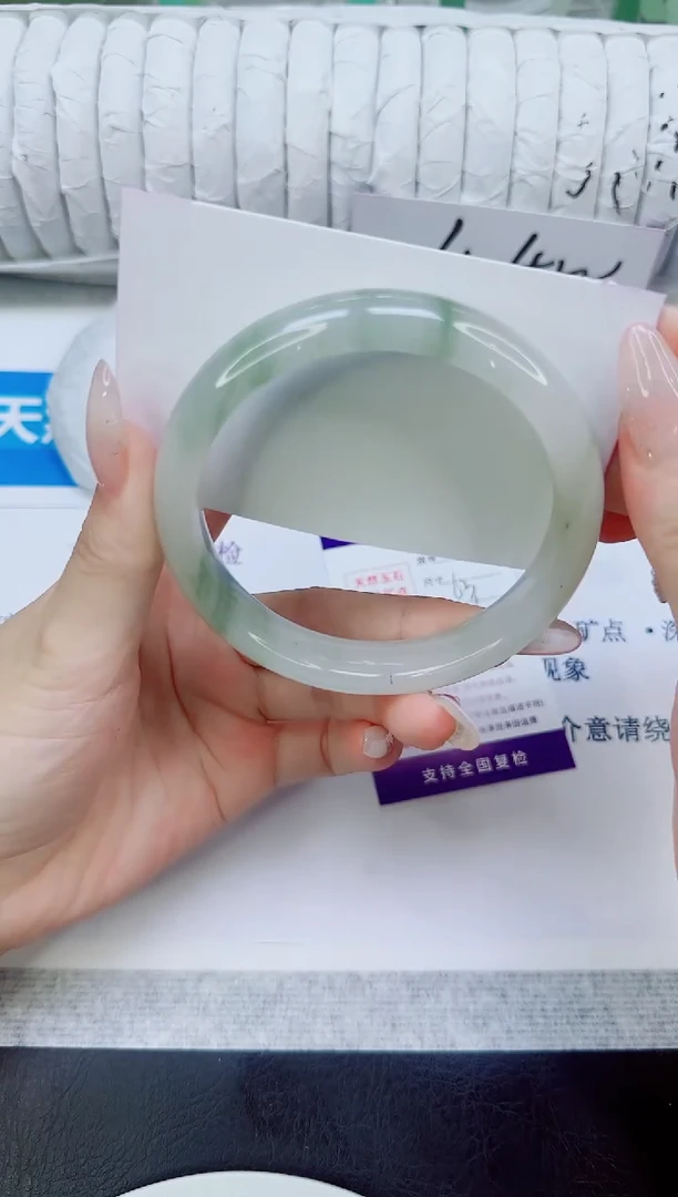 未镶嵌手镯石英质玉136/63