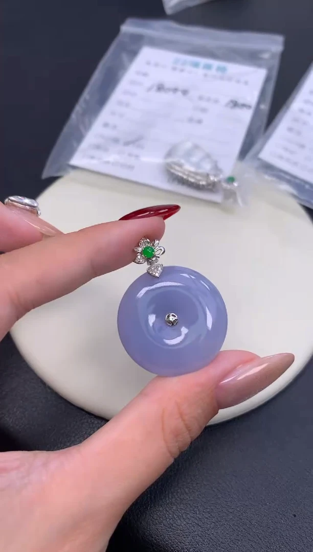 颈饰18K金镶嵌翡翠48小时鉴赏期 退货不扣服务费