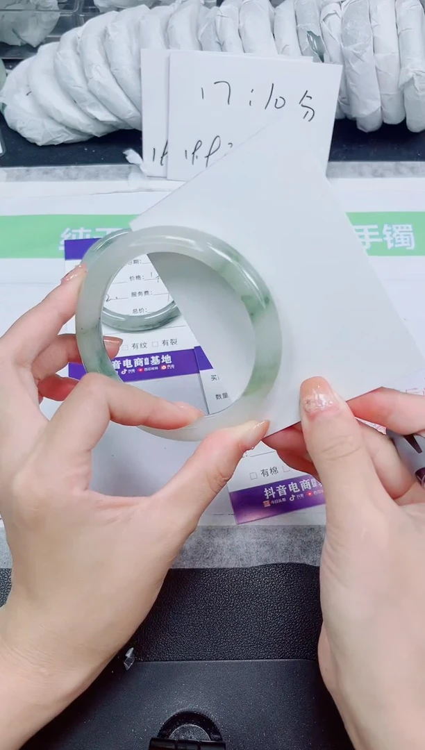 石英质玉手镯未镶嵌67-64.5