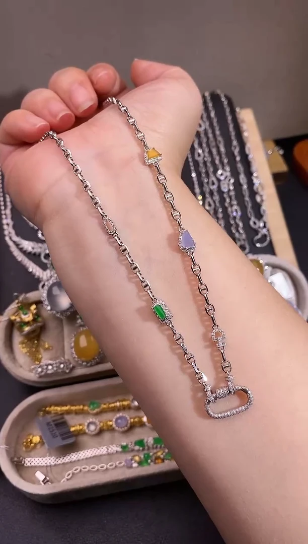 颈饰18K金镶嵌翡翠项链