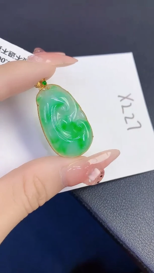 颈饰18K金镶嵌翡翠缅甸天然翡翠A货