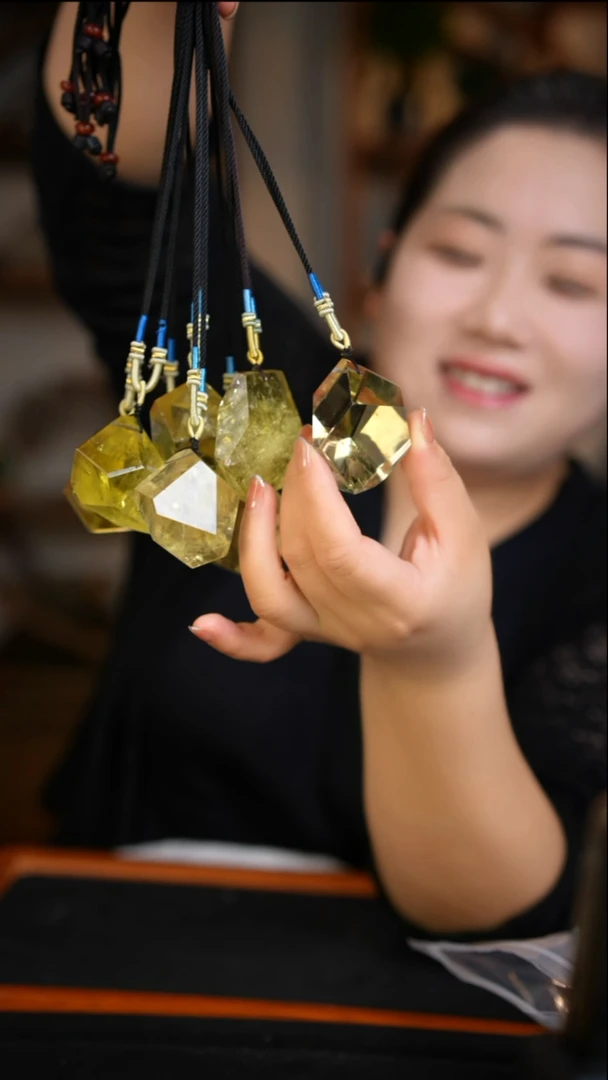未镶嵌珠宝半成品水晶黄水晶吊坠D12多样性发其一