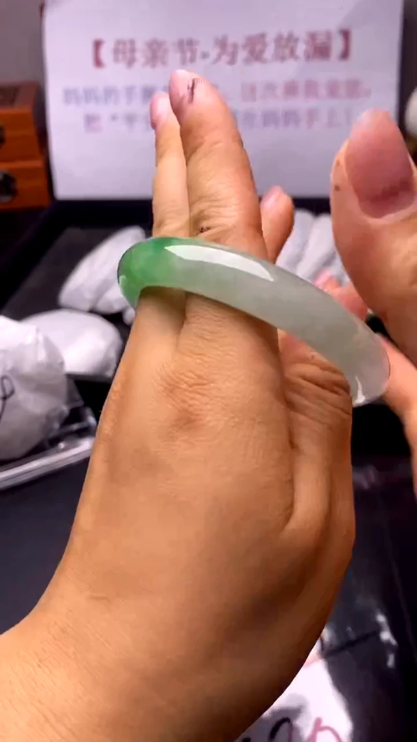 时尚缅料女手镯128