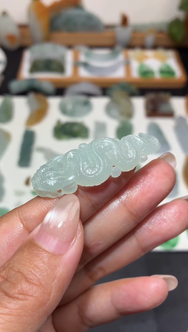 未镶嵌定制翡翠蛟龙手牌