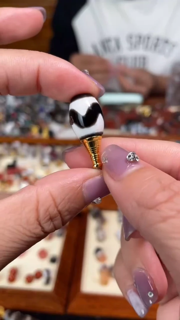 玛瑙/玉髓颈饰未镶嵌88虎牙三通