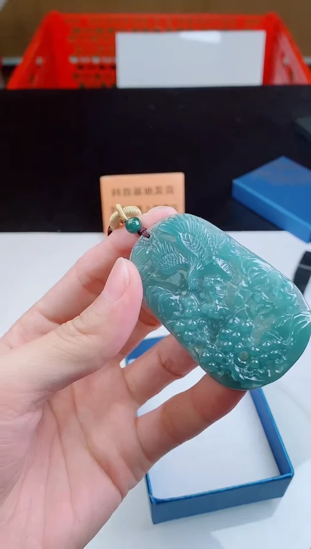 颈饰未镶嵌翡翠  ·