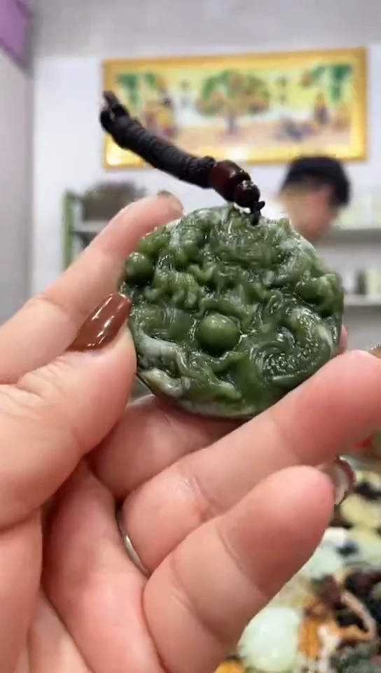 未镶嵌蛇纹石玉吊坠