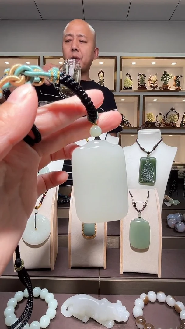 和田玉未镶嵌颈饰苏