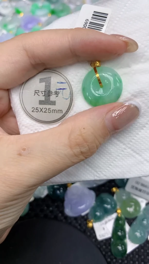 颈饰18K金镶嵌翡翠111111111