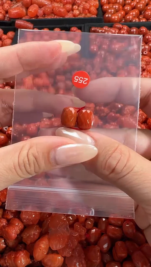 颈饰未镶嵌南红玛瑙1