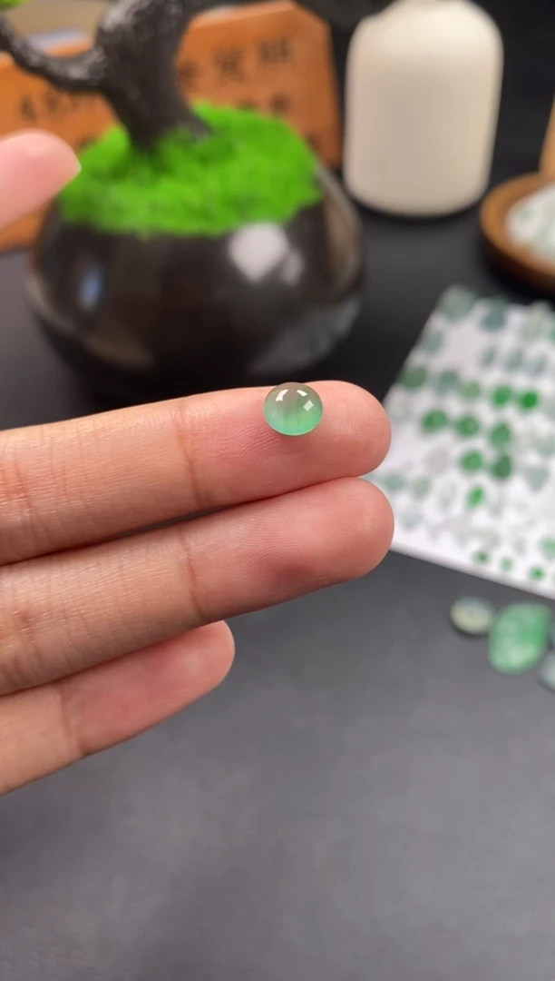 翡翠未镶嵌颈饰翡翠冰种蛋面