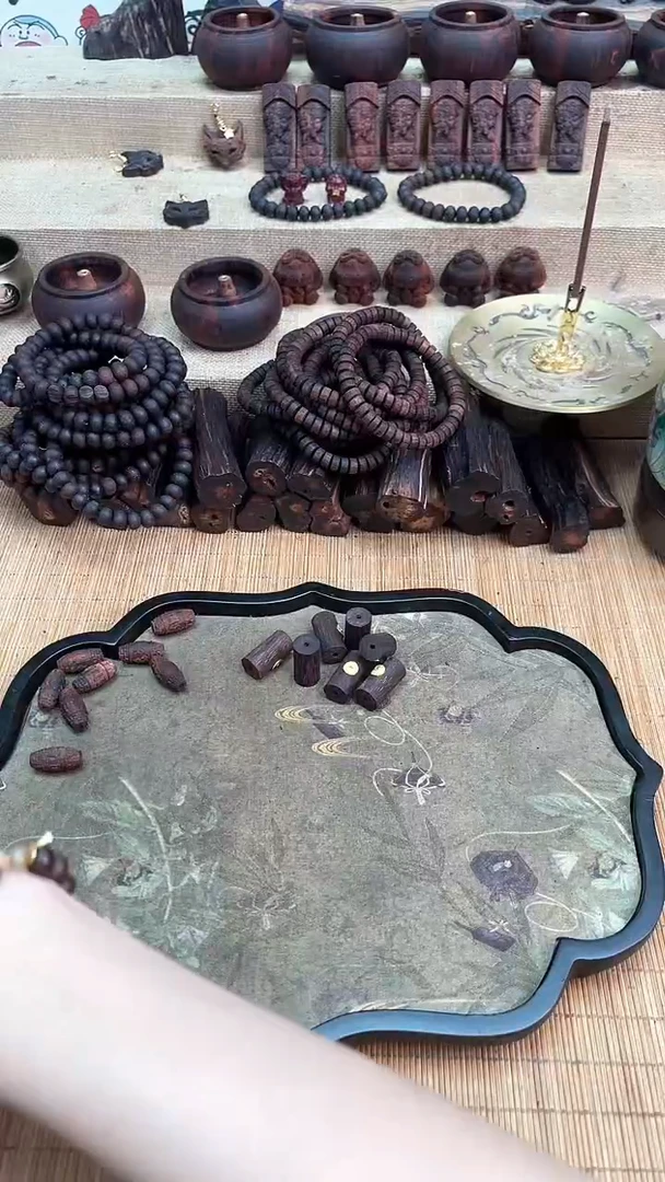 降真香吊坠?****?月牙雕刻