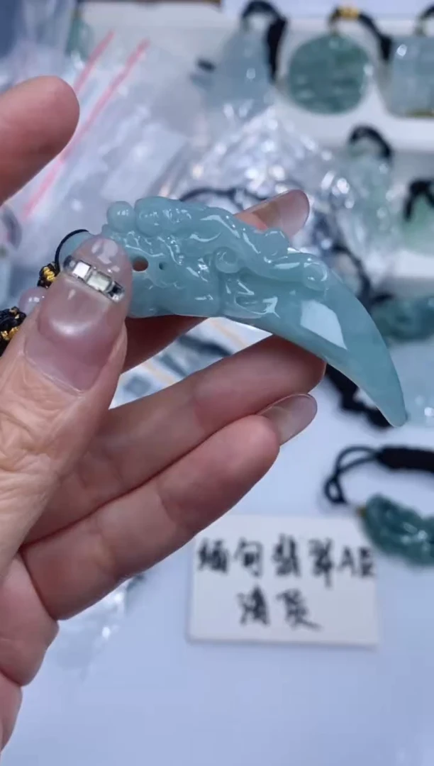 颈饰未镶嵌翡翠吊坠