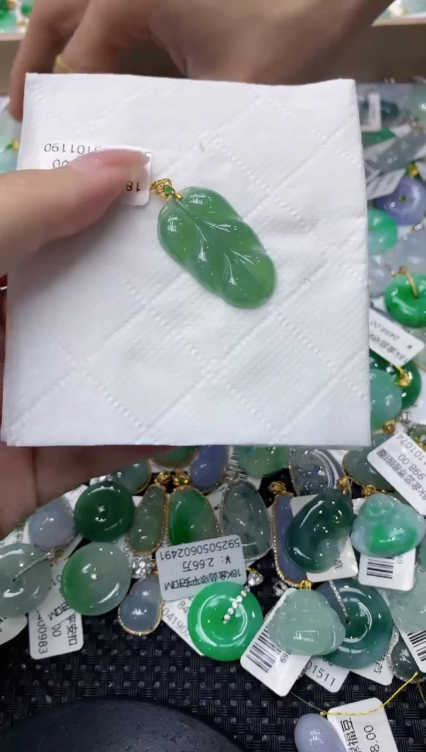 翡翠18K金镶嵌颈饰111111111