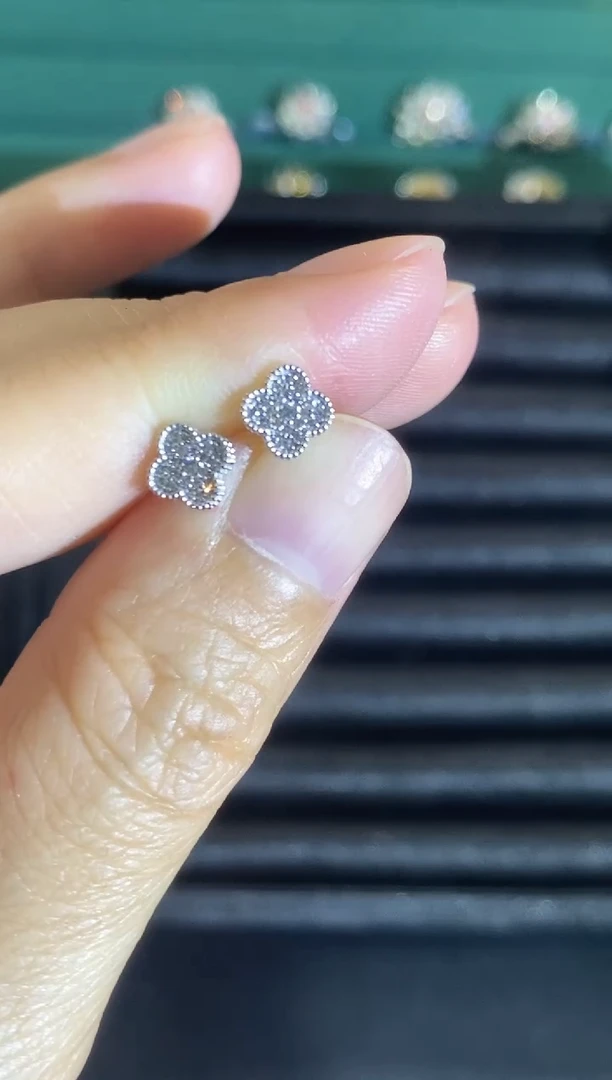 18K金镶嵌耳饰钻石耳饰